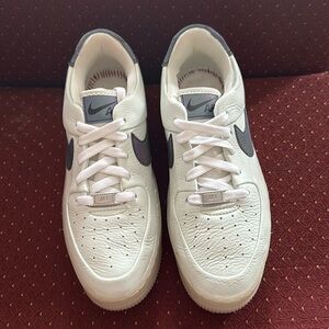 Nike Air Force 1 Platform woman’s Size 7.5